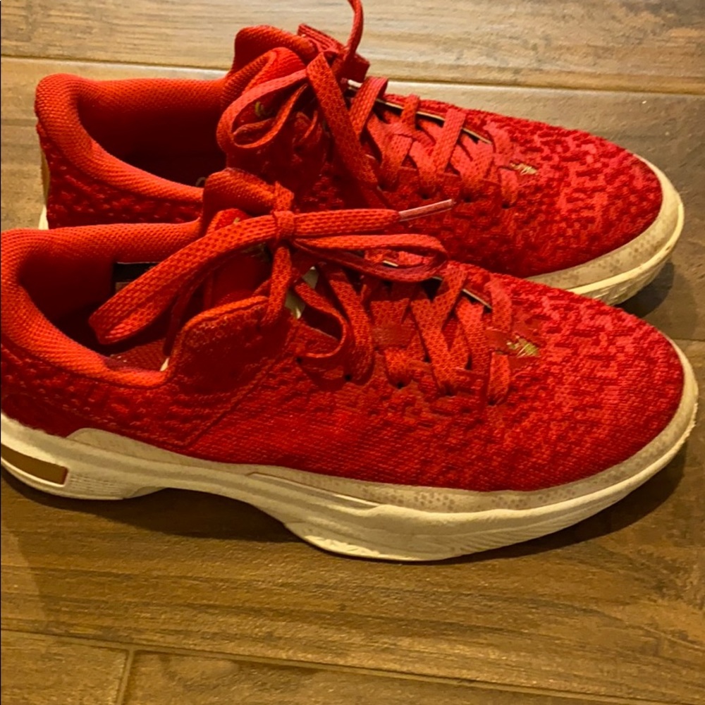 Crossover culture sz 6 red sneakers